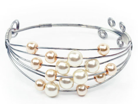 glass-pearls-wire-bracelet.jpg